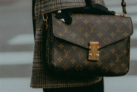 namaak louis vuitton herkennen|10 Manieren om een Neppe Louis Vuitton tas te Herkennen.